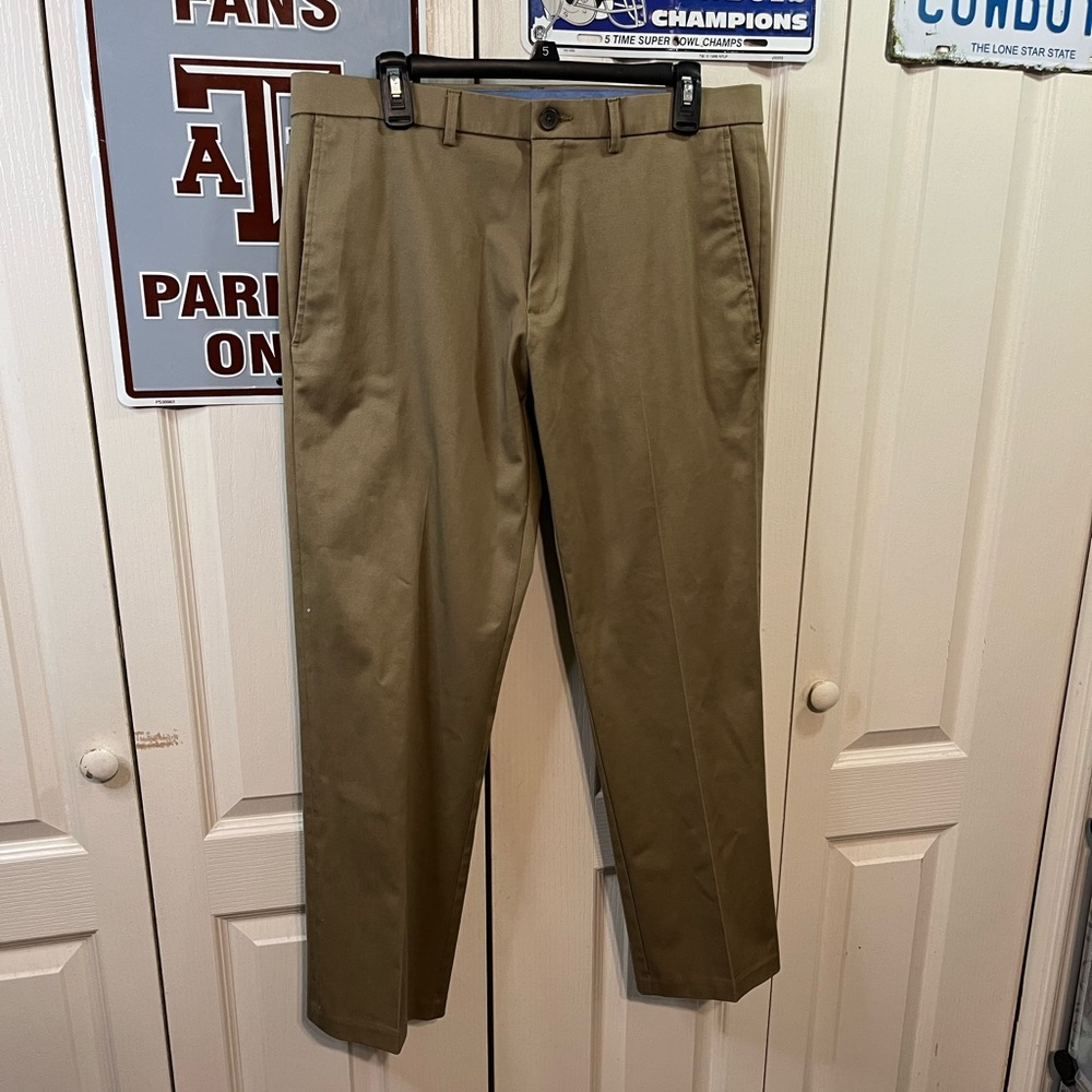Haggar Straight Fit Men’s Khaki pants - Picture 2 of 8